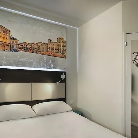 Ibis Hotel 3*